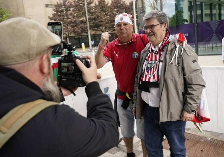Juan Mari Aburto, uno más en la expedición del Athletic: «Tenemos derecho a soñar»