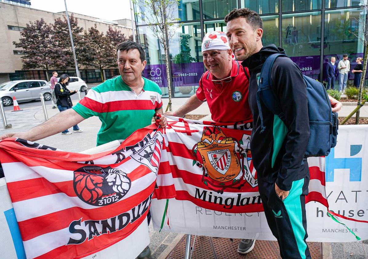 El Athletic ya está en su cuartel general en Manchester: «Es casi imposible, pero en los partidos pasan cosas»