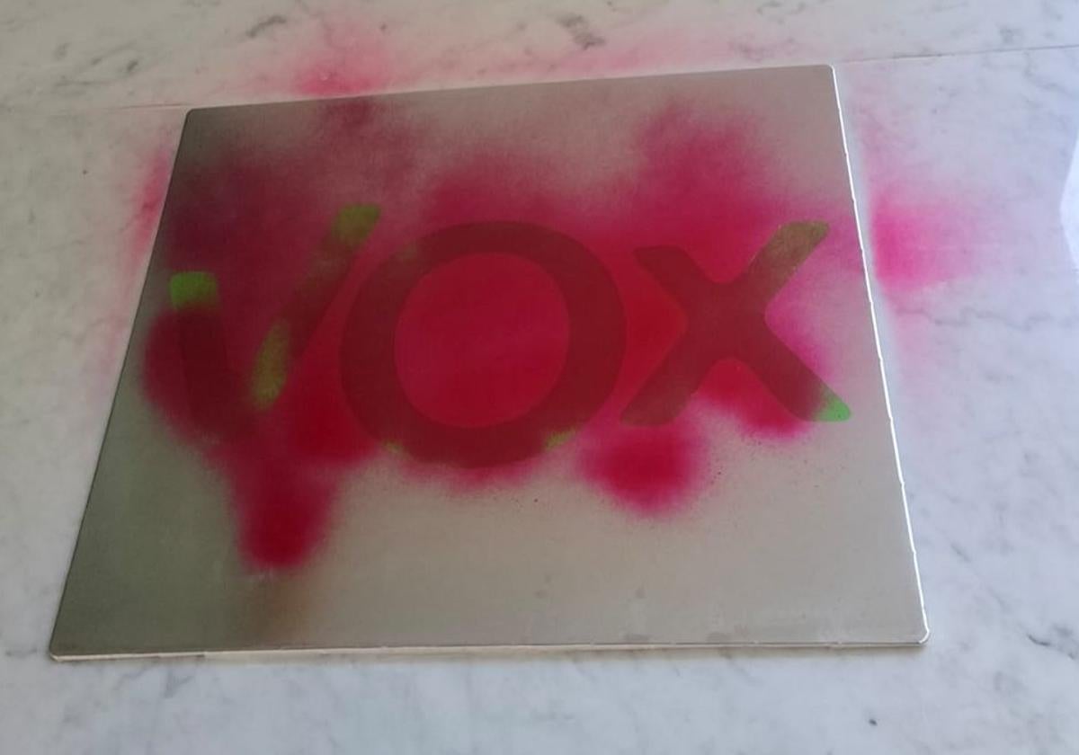 Vox denuncia pintadas en su sede en Álava