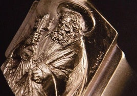 ¿Cuál es el significado del anillo que luce el Papa?