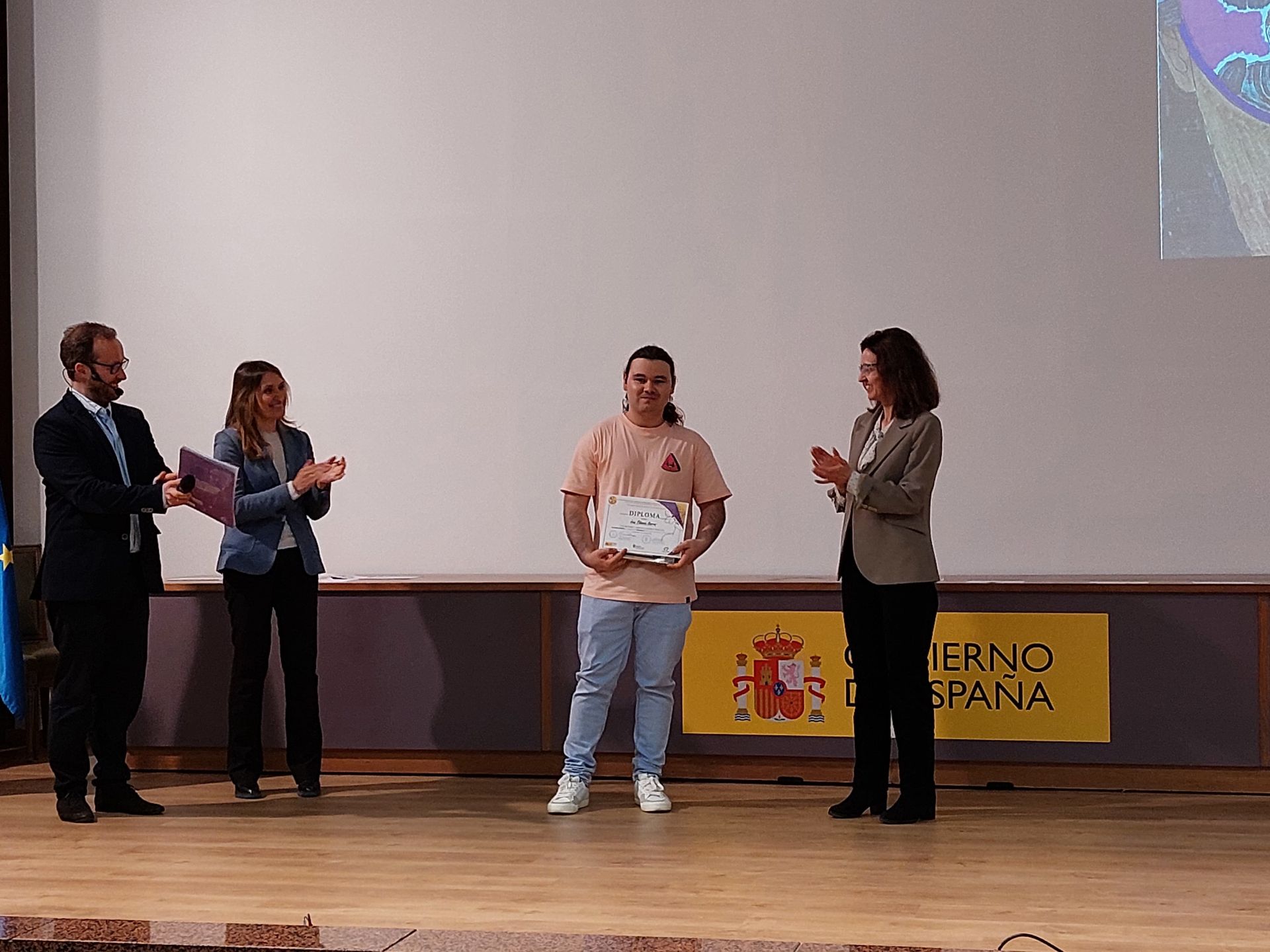 'El reflejo de ellas' tiene premio para el mirandés Iván Piñánez