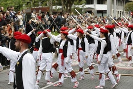 Las danzas tradicionales vascas tomarán las calles con distintas actuaciones.