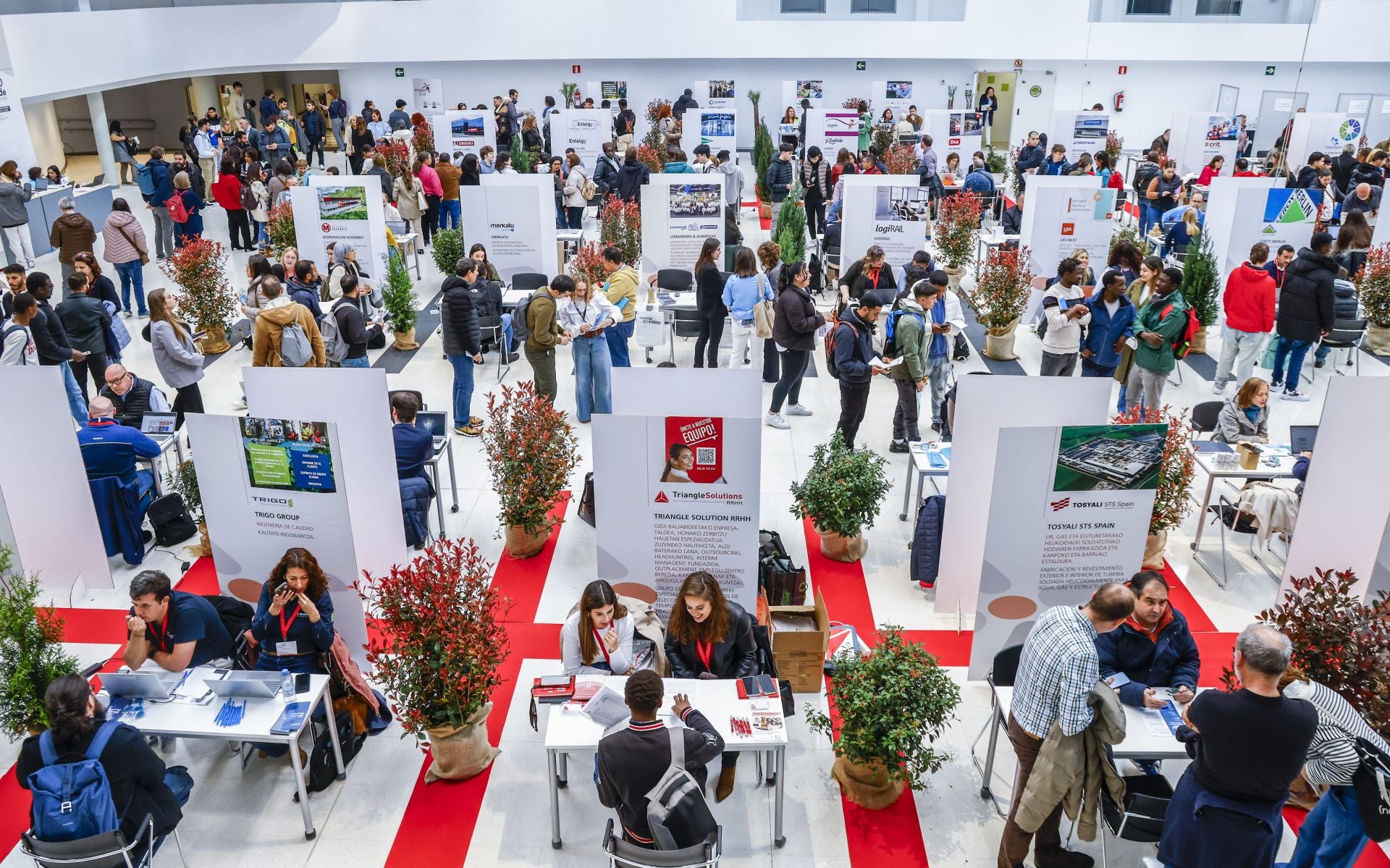 Las empresas doblan la puja por el talento alavés y ofertan 900 empleos en la feria Empleo Gune