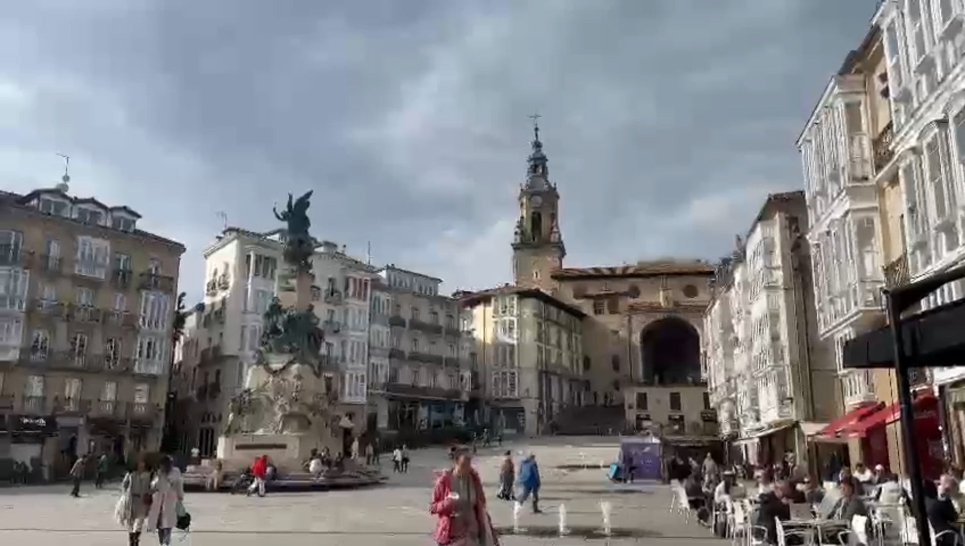 Las campanas de las iglesias de Álava repican por el nuevo Papa