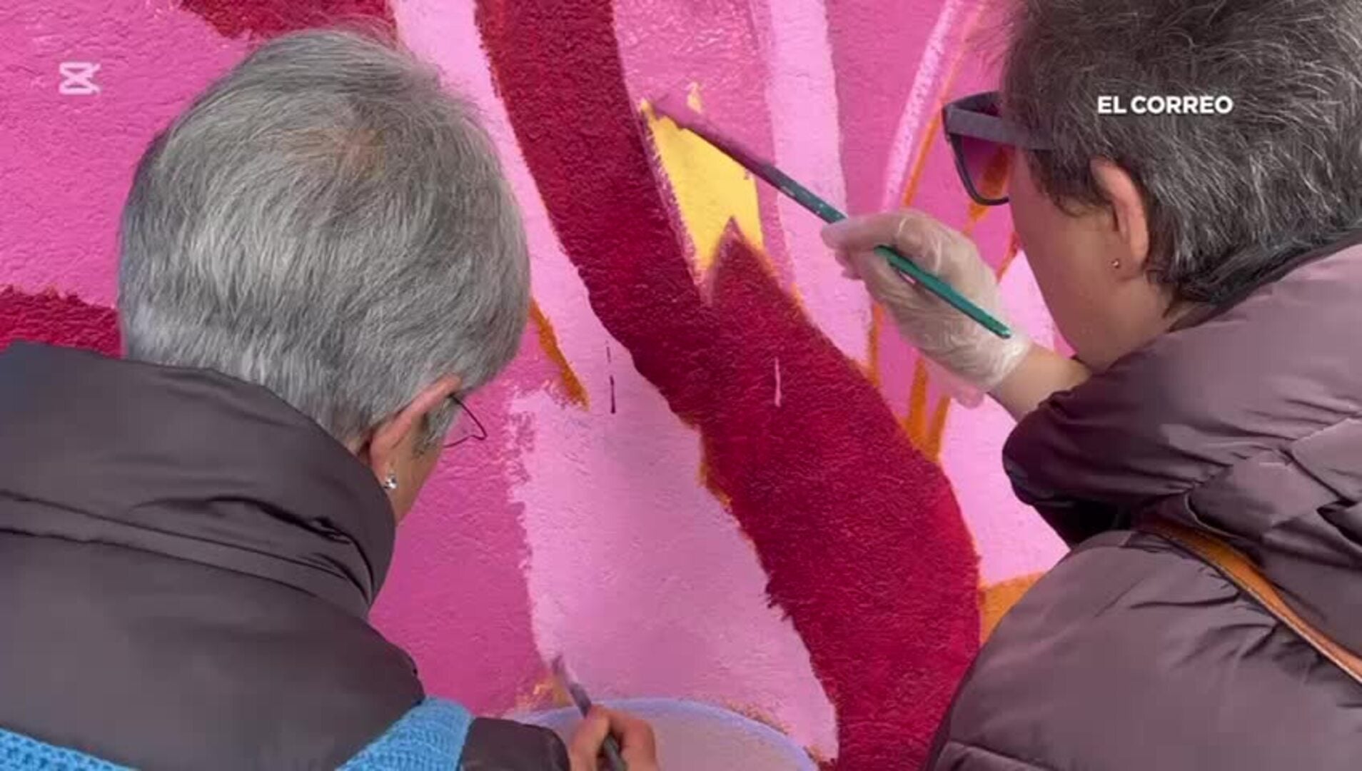 Ibaiondo muestra su diversidad en un enorme mural colaborativo: «Esto es adictivo»