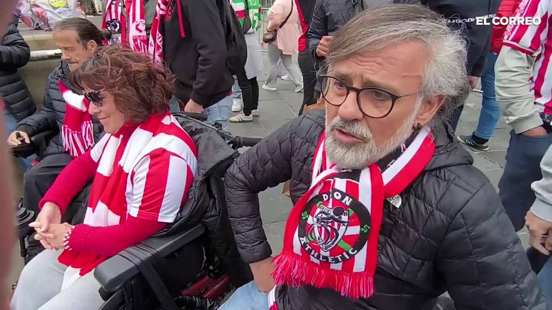 La peña de personas con movilidad reducida que sigue al Athletic por Europa