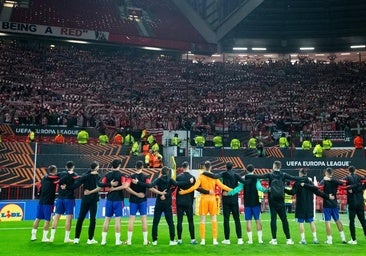 La impresionante despedida entre la afición y el equipo: «Eskerrik asko, Athletic eskerrik asko»
