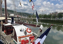 Buque escuela Marina francesa 'Belle Poule' atracado en Bilbao.