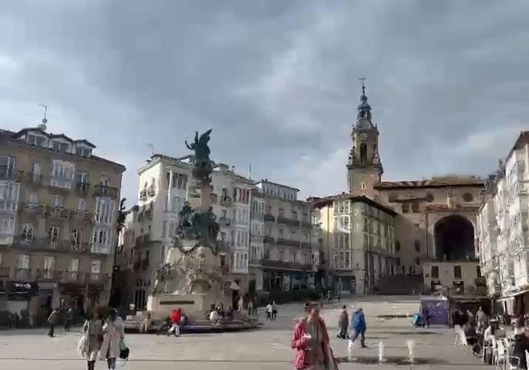 Las campanas de las iglesias de Álava repican por el nuevo Papa