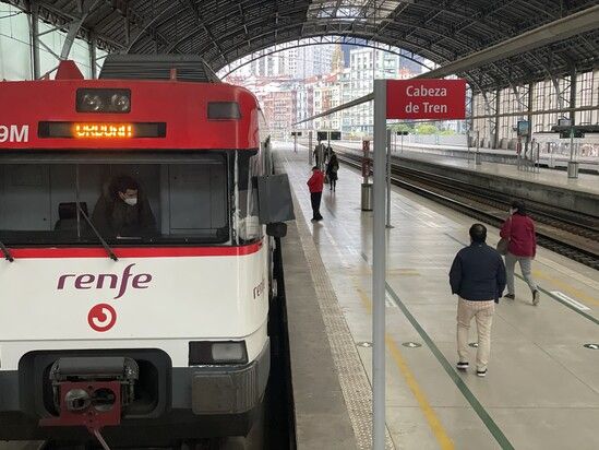 Restablecido el servicio en las líneas de cercanías desde Bilbao a Muskiz y Santurtzi tras dos horas de retrasos