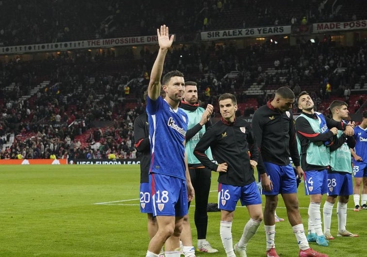 La afición rinde su homenaje al capitán a dos semanas de su retirada: «Óscar quédate, Óscar quédate»