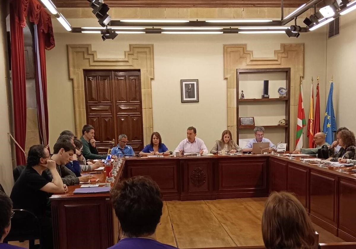 El PSE suspende de militancia un concejal de Ermua acusado de agredir a su pareja