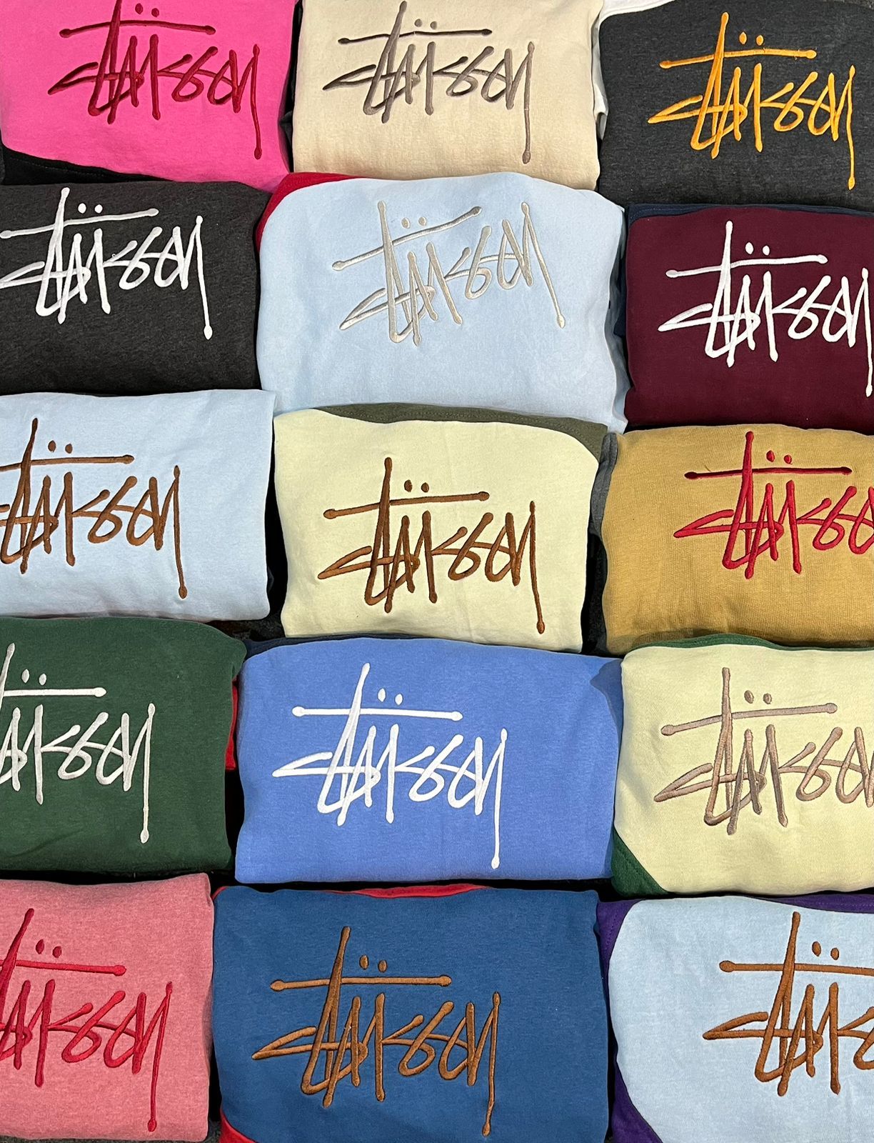 La tienda efímera de Bilbao con ropa de Lacoste, Nike, Adidas, Carhartt o Levi&#039;s a tan solo 9 euros