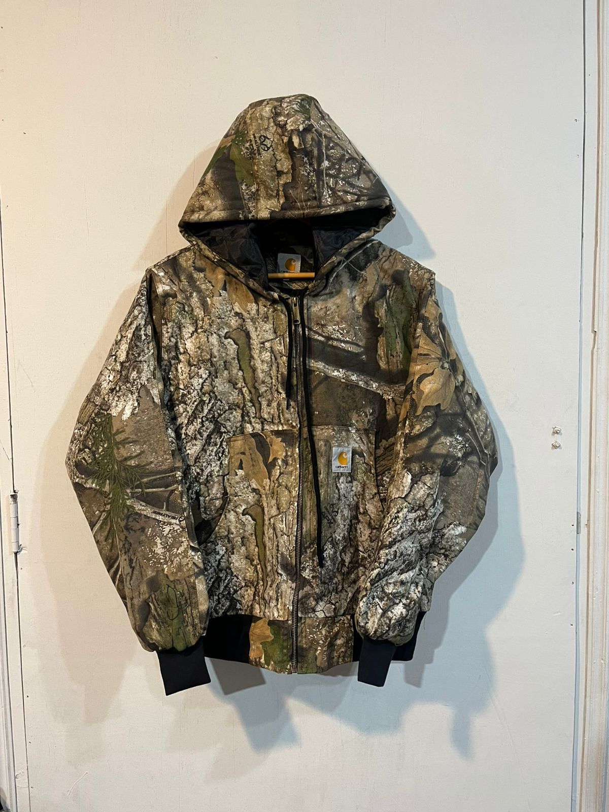La tienda efímera de Bilbao con ropa de Lacoste, Nike, Adidas, Carhartt o Levi&#039;s a tan solo 9 euros