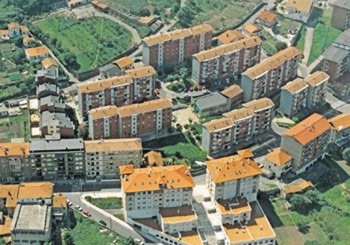 Abanto crea un nuevo aparcamiento para más de 40 vehículos en Peñucas