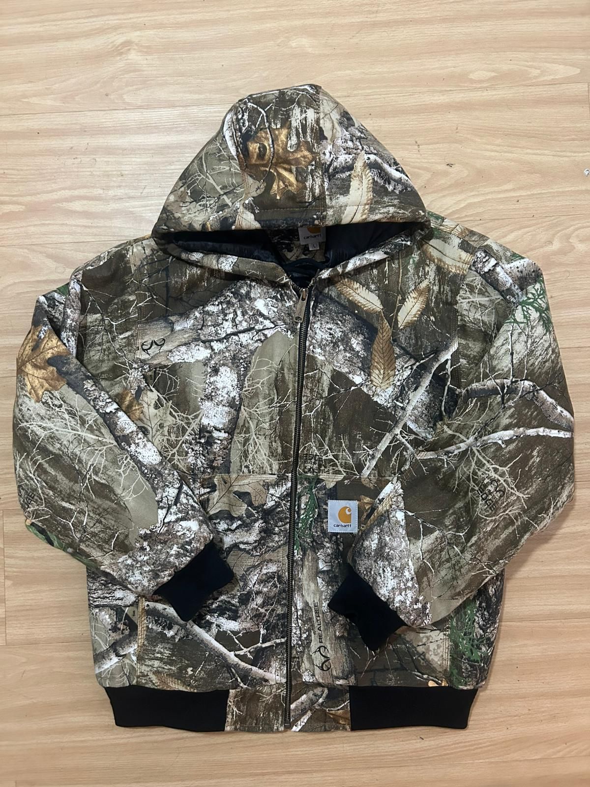 La tienda efímera de Bilbao con ropa de Lacoste, Nike, Adidas, Carhartt o Levi&#039;s a tan solo 9 euros