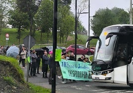 Imagen del piquete de esta mañana a la entrada del colegio.