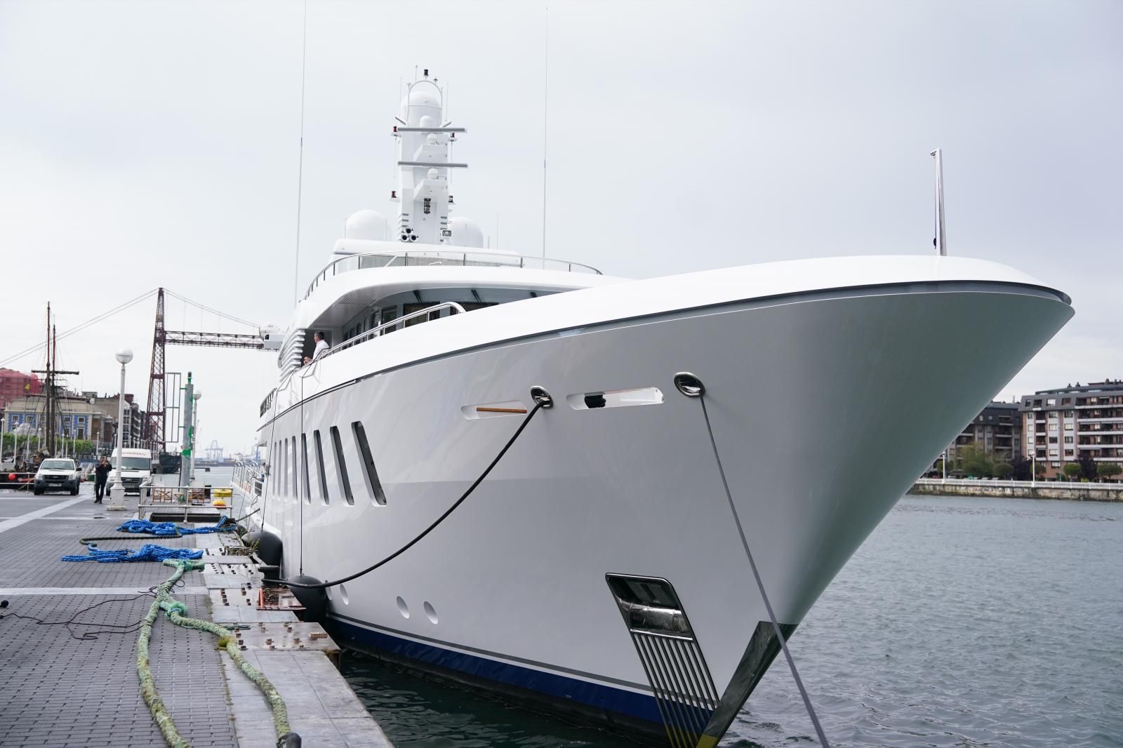 Un yate de lujo, que se alquila por más de 250.000 euros a la semana, en Portugalete