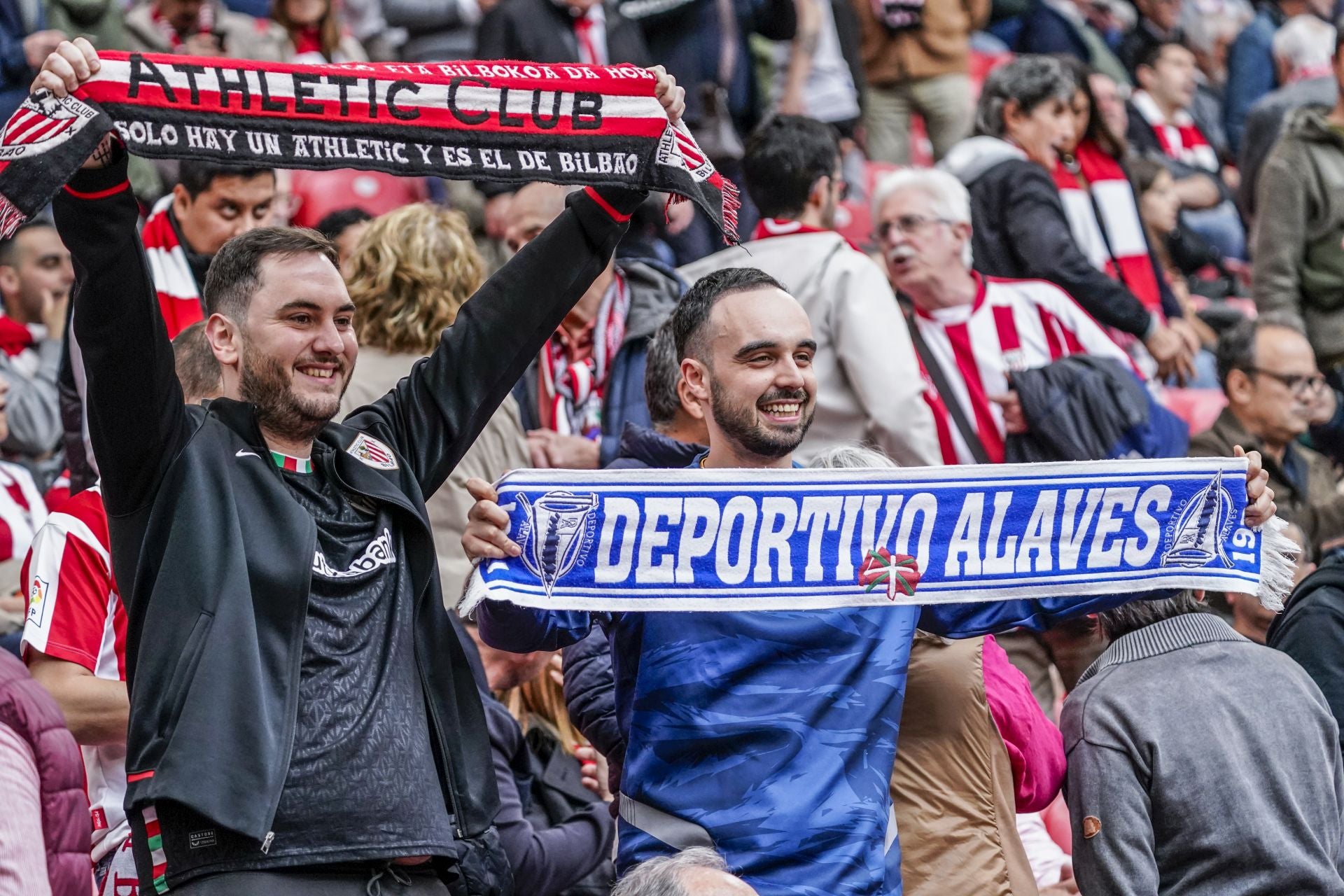 La afición del Alavés se hace notar en Bilbao: «No podemos fallar»