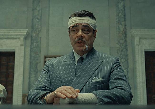 Benicio del Toro en 'La trama fenicia', de Wes Anderson.