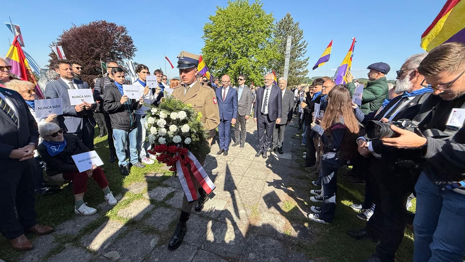 La visita de los Reyes a Mauthausen, en imágenes