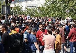 Los trabajadores de Bridgestone se han concentrado esta mañana en una nueva jornada de paros