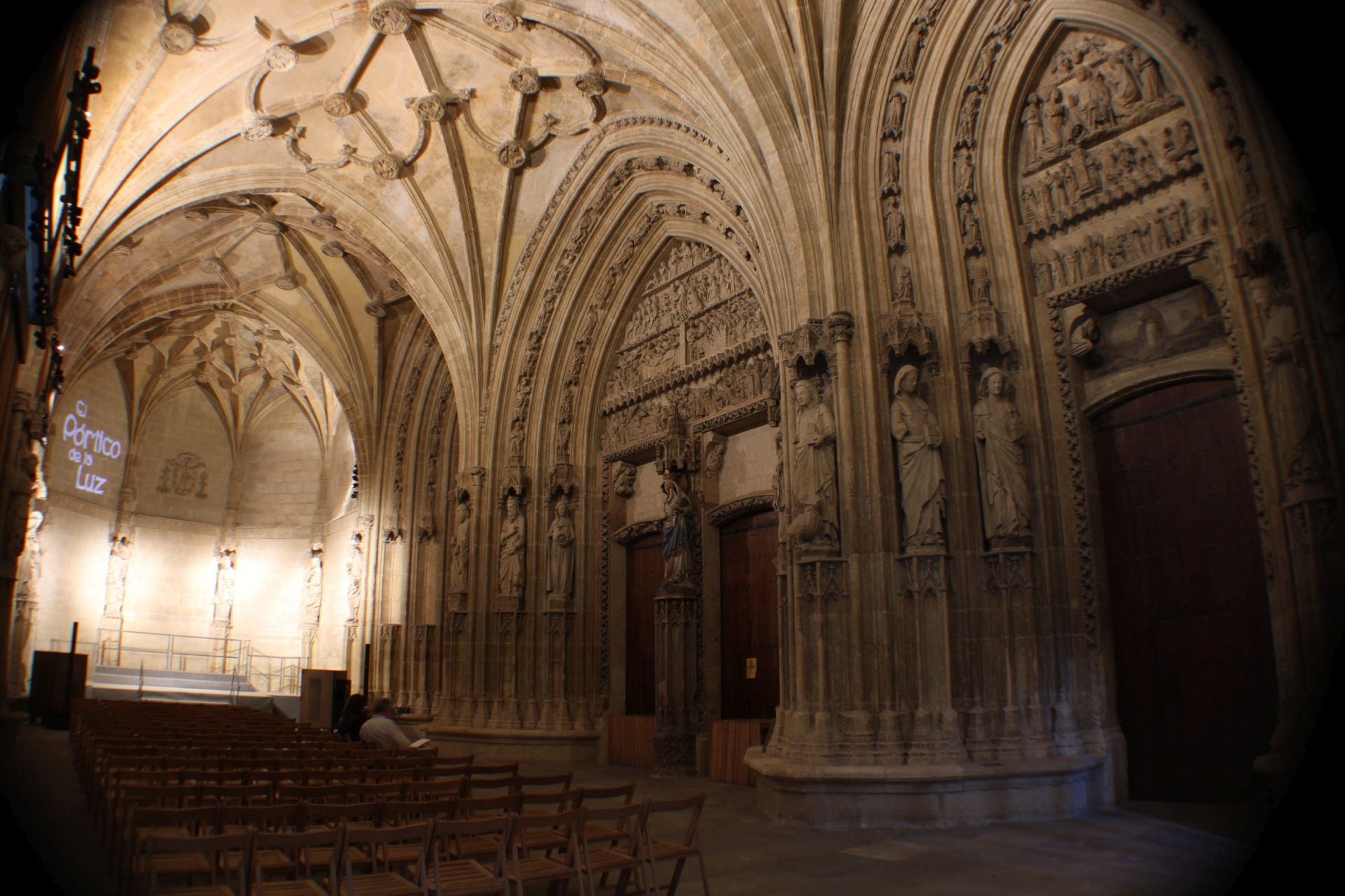 Las imágenes del nuevo alumbrado y la maqueta de la Catedral Santa María de Vitoria