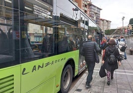 La lanzadera de Basauri une el centro del municipio con San Miguel, el barrio más alejado.