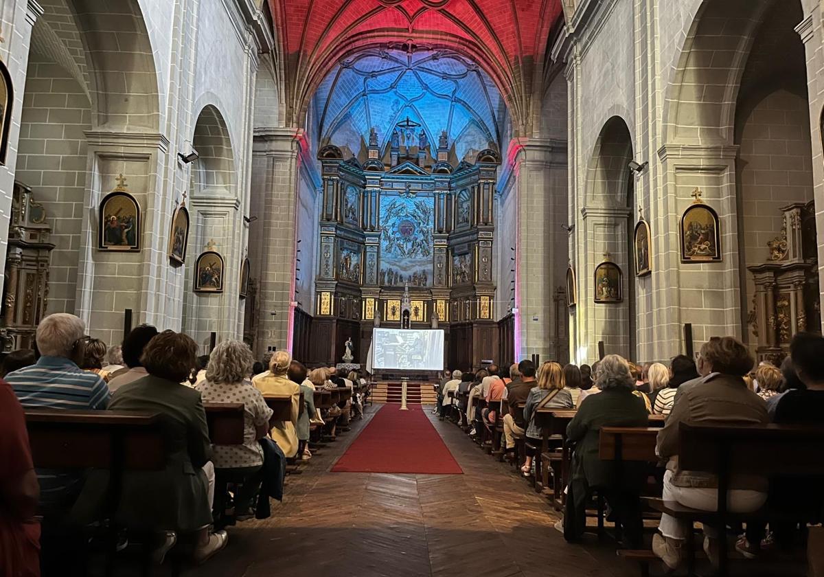 La iglesia se llenó en la primera edición para disfrutar de las propuestas del programa.