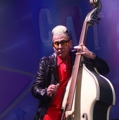 Lee Rocker, durante la actuación de Stray Cats hace seis años en Mendizabala.