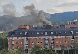 Arden varios contenedores en Txurdinaga