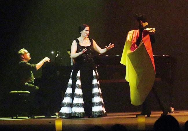 Con el tercer vestido en la taurina 'Romance de valentía'.