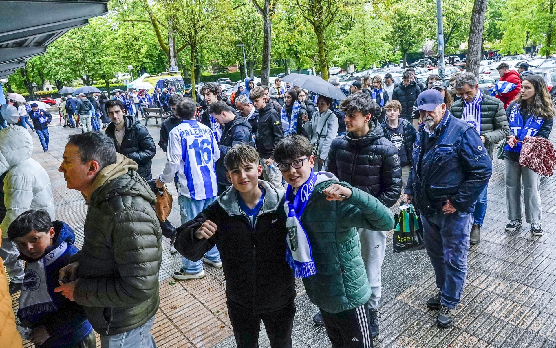 El apoyo de la afición albiazul en imágenes