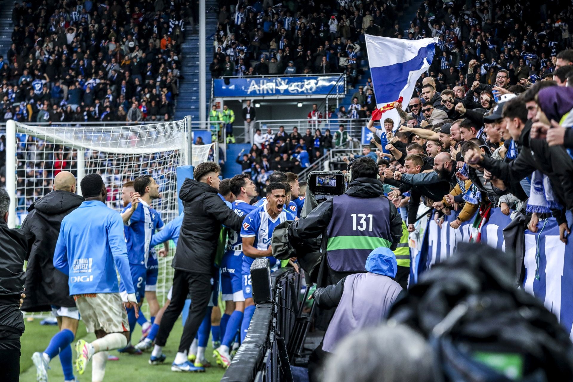 El apoyo de la afición albiazul en imágenes