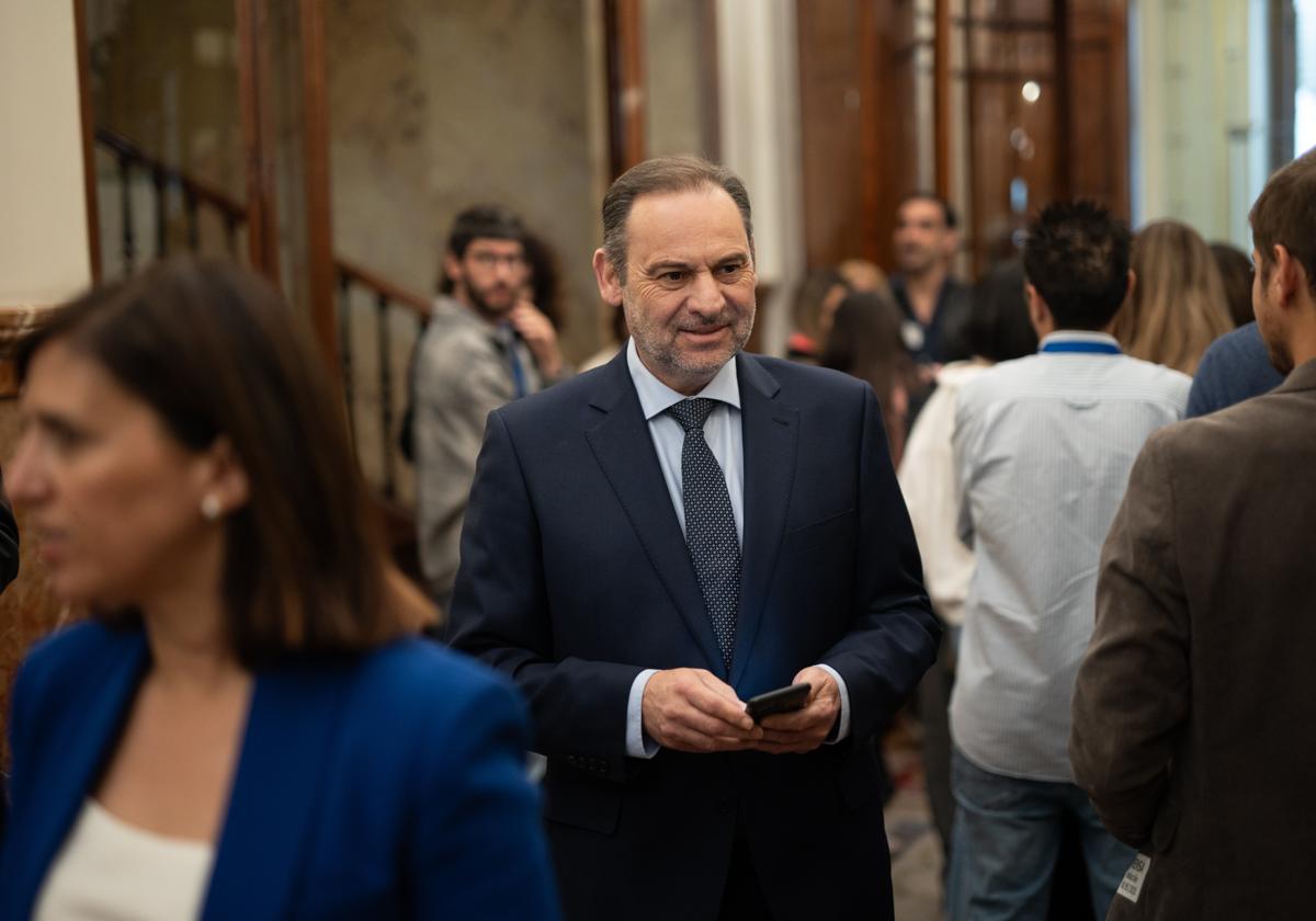 Ábalos admite que consintió la filtración de parte de los mensajes con Sánchez