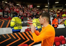 Los expulsados de Old Trafford a Uriarte: «Hinchas del United tiraron del pelo a niños e insultaron a un señor de 80 años»