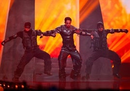 Kyle Alessandro en el escenario de Eurovisión en Basilea.