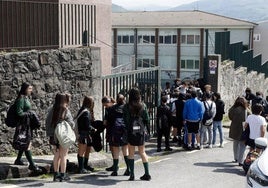 Salida de clase en Jesuitinas, esta semana tras conocerse que se cancela la fusión con Jesús María.