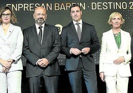Elixabete Etxanobe, Guillermo Buces, Imanol Pradales, Carolina Pérez Toledo y Juan Mari Aburto.