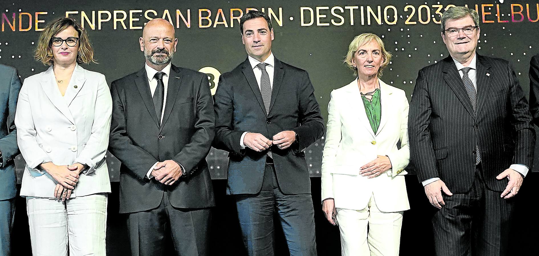 Elixabete Etxanobe, Guillermo Buces, Imanol Pradales, Carolina Pérez Toledo y Juan Mari Aburto.