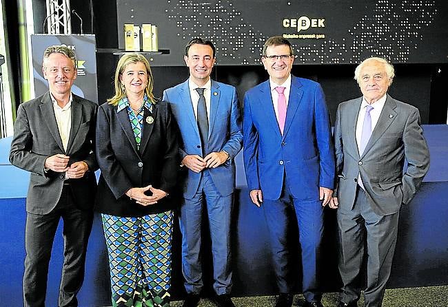 Iñaki Ruiz, Teresa Laespada, Mikel Torres, Juan José Etxeberria y Txema Vázquez Eguskiza.