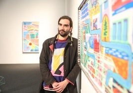 La exposición de Pablo Gubbins 'Cuentacuentos errantes' se puede ver en Montehermoso.