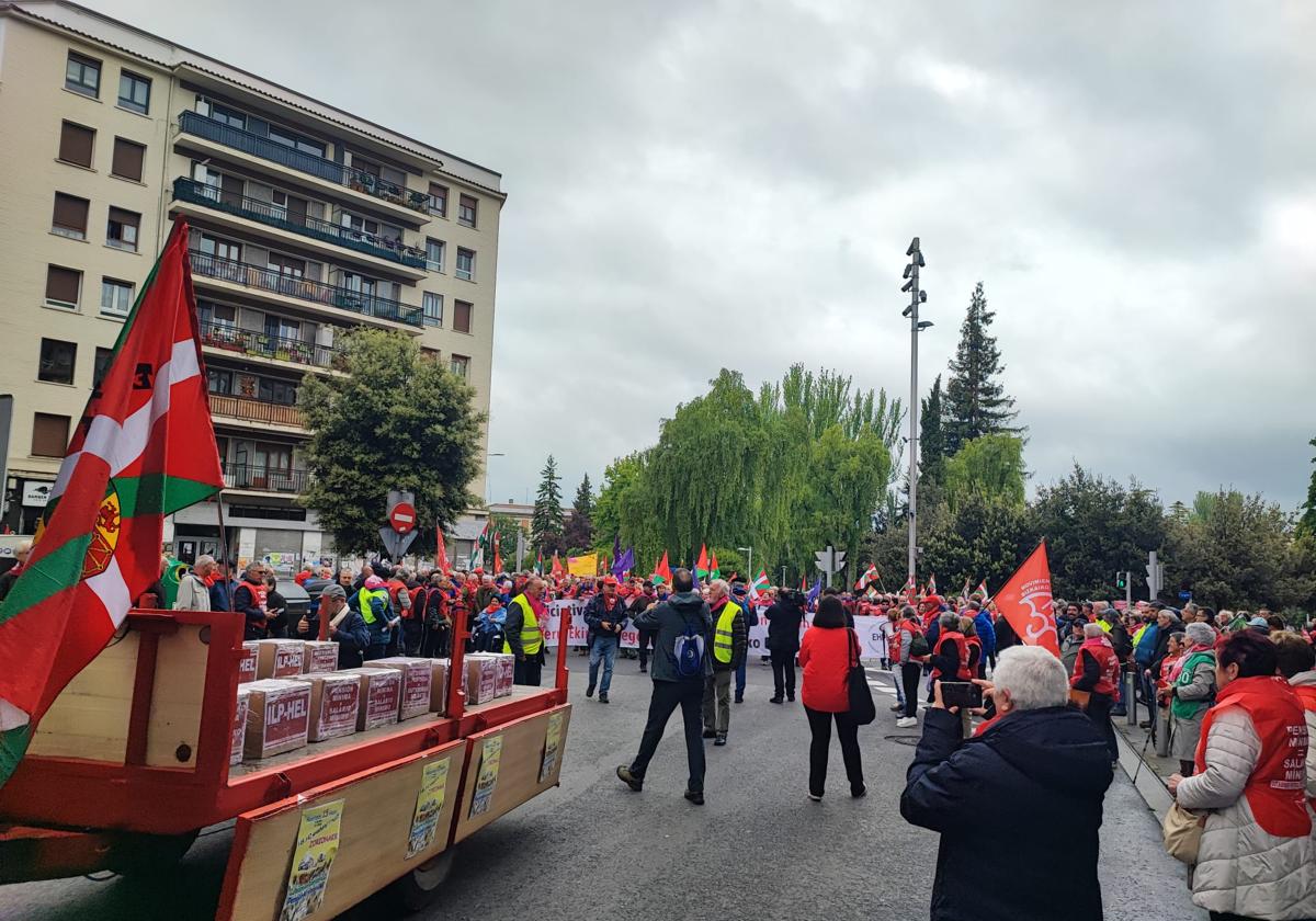 Los pensionistas vascos reúnen más de 145.000 firmas para equiparar la pensión mínima con el SMI