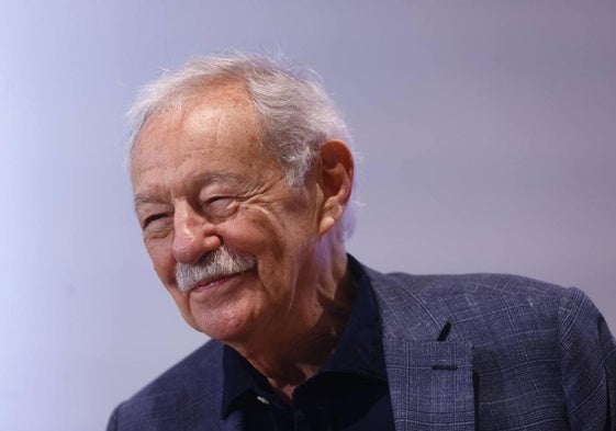 El escritor Eduardo Mendoza.