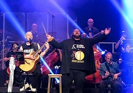 Jesús Cifuentes y el director de la orquesta Gerardo Arribas.