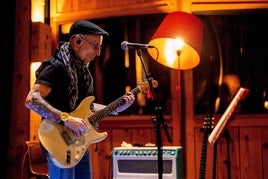 Fito, en la grabación del nuevo disco en Madrid, en una foto compartida por él en sus redes sociales.
