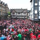 El Athletic lamenta las expulsiones de aficionados de Old Trafford, que el United justifica