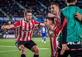 La felicidad por el gol de Guruzeta fue total.