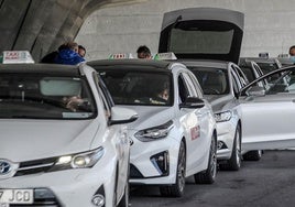 Todos los taxistas de Bizkaia y los que libren en Bilbao podrán operar en el aeropuerto por la final de la Europa League