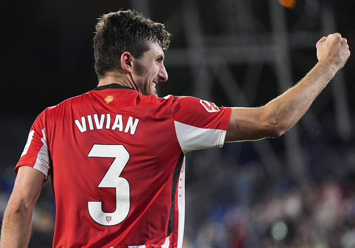 Vivián celebra el segunod gol en el Coliseum